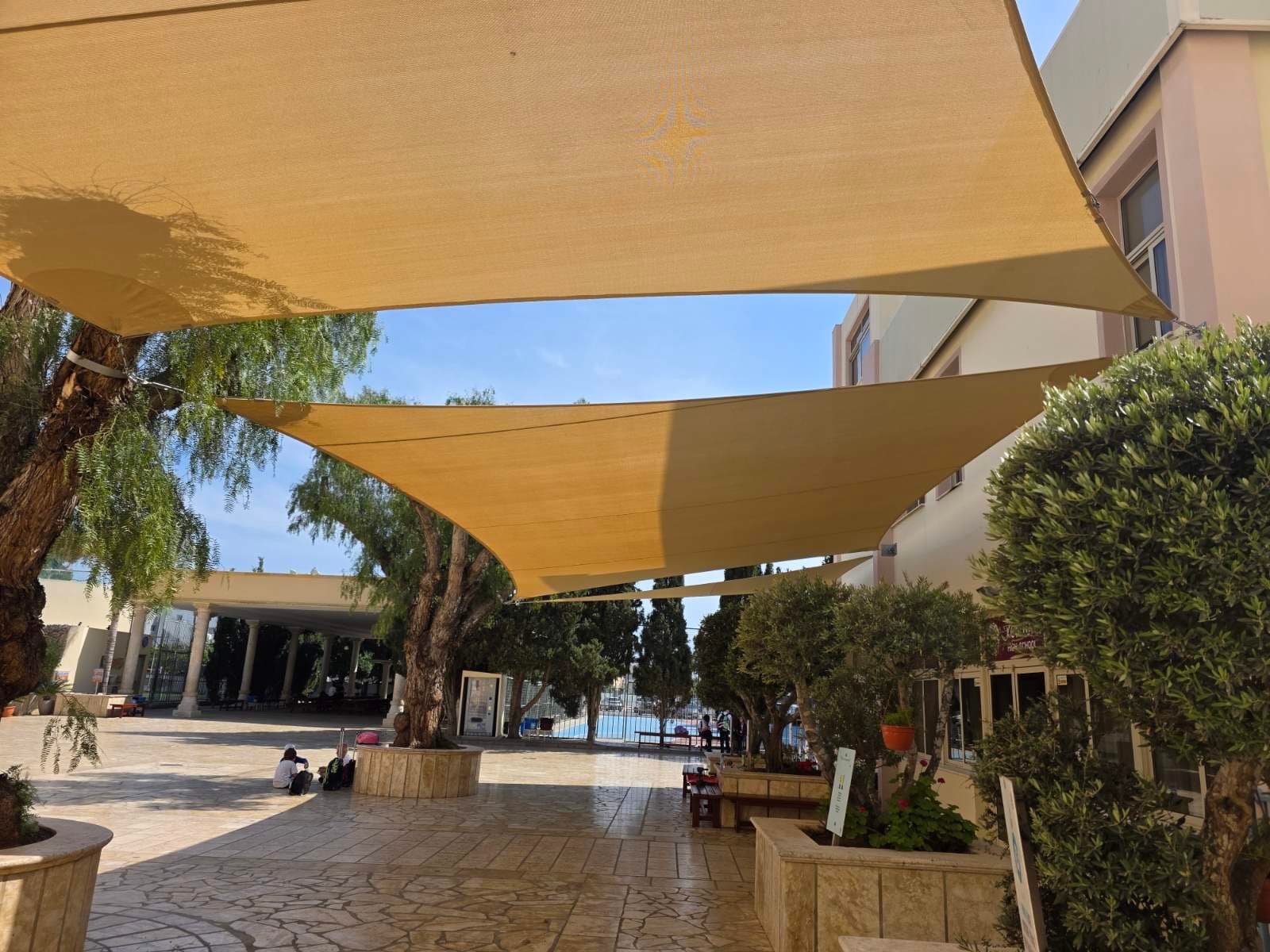Commercial outdoor shade installation for hospitality seating